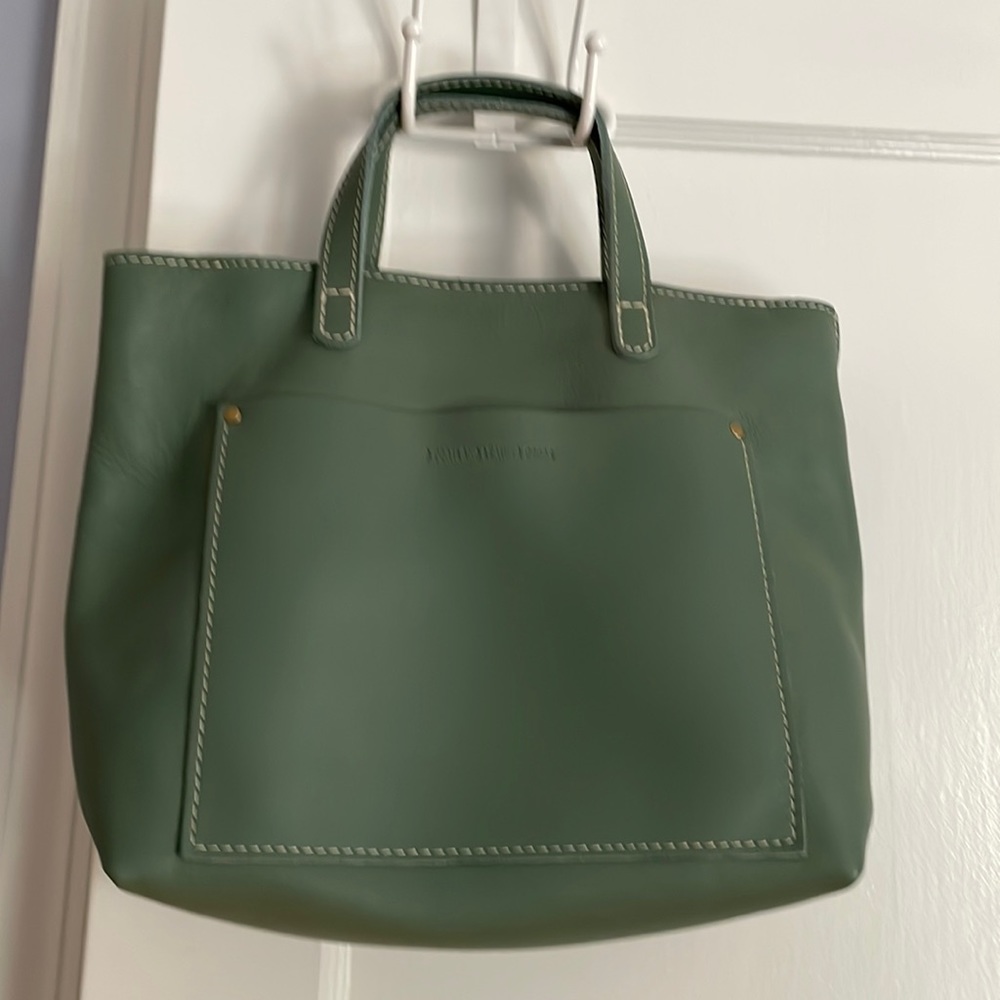BNNU Sage Portland Leather Medium Zip Tote